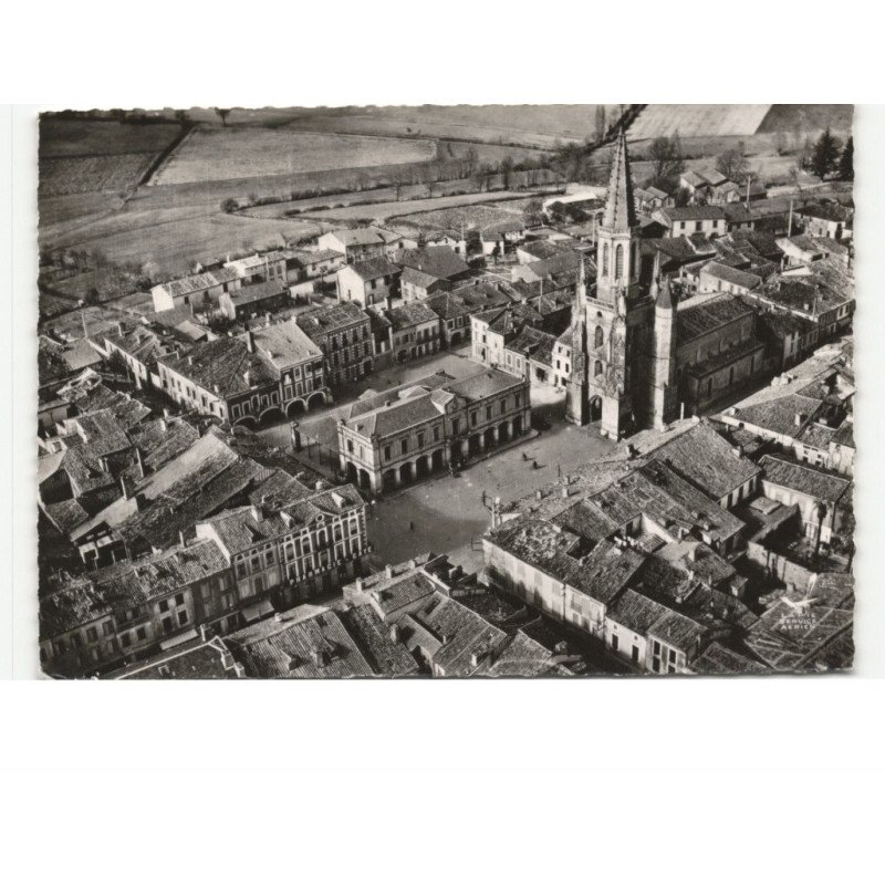BOULOGNE-sur-GESSE: l'église et la halle vue aérienne 10x15 - très bon état