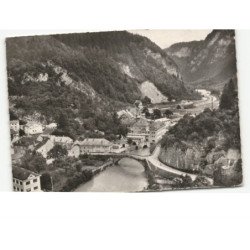 CLUSES: le vieux pont et la cluse vue aérienne 10x15 - très bon état