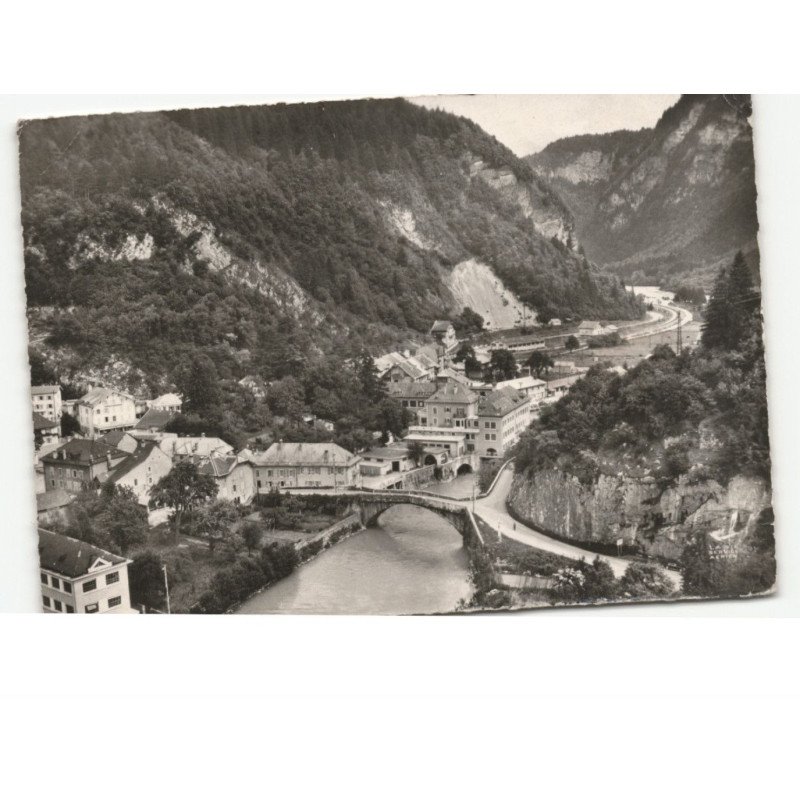 CLUSES: le vieux pont et la cluse vue aérienne 10x15 - très bon état