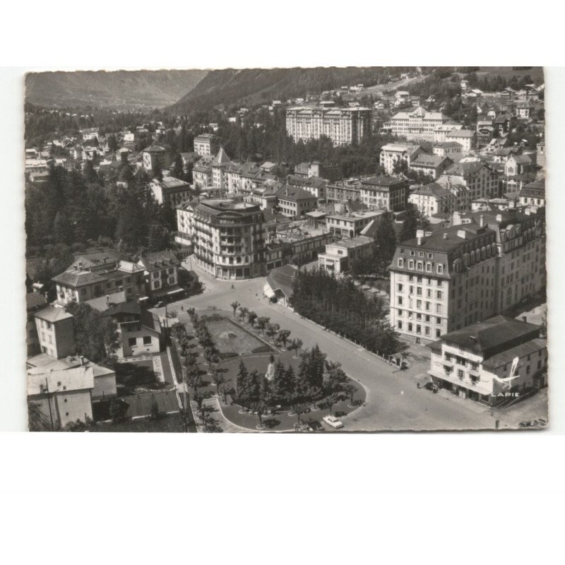 CHAMONIX-MONT BLANC: place du poilu les principaux hôtels vue aérienne 10x15 - très bon état