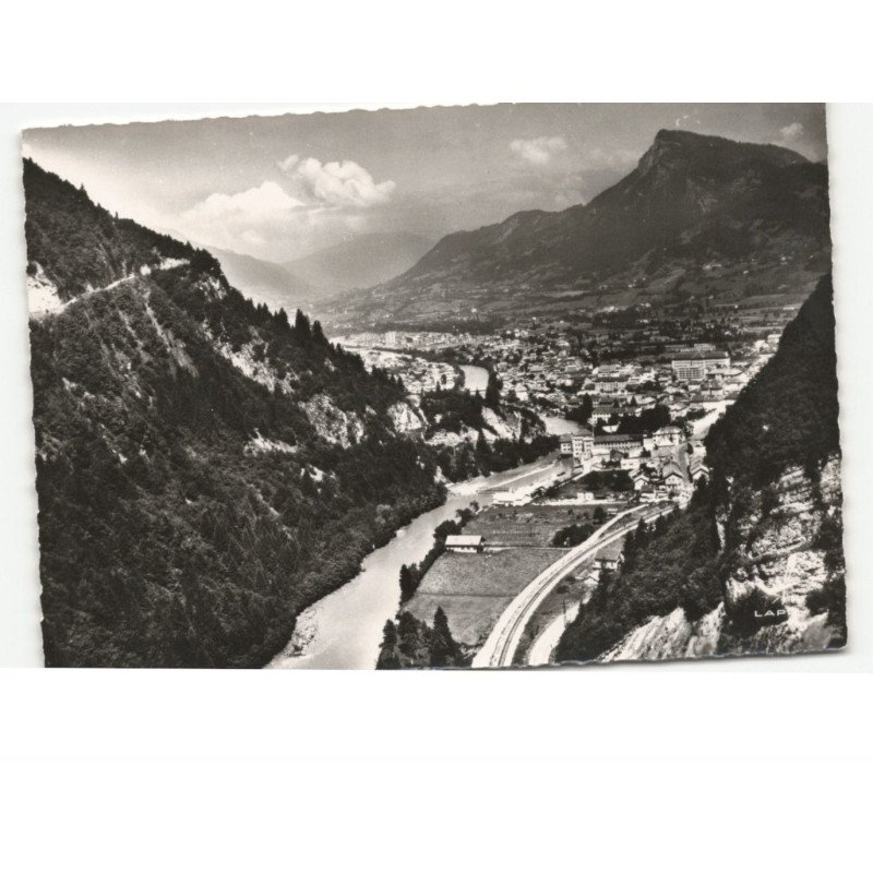 CLUSES: vue générale et la pointe d'orchez vue aérienne 10x15 - très bon état