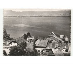 YVOIRE: la vieille tour, le pont et la côte suisse vue aérienne 10x15 - très bon état