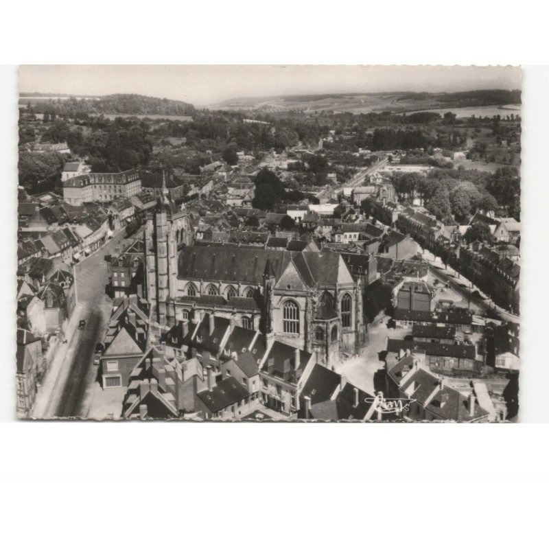 AUMALE: l'église vue aérienne 10x15 - très bon état