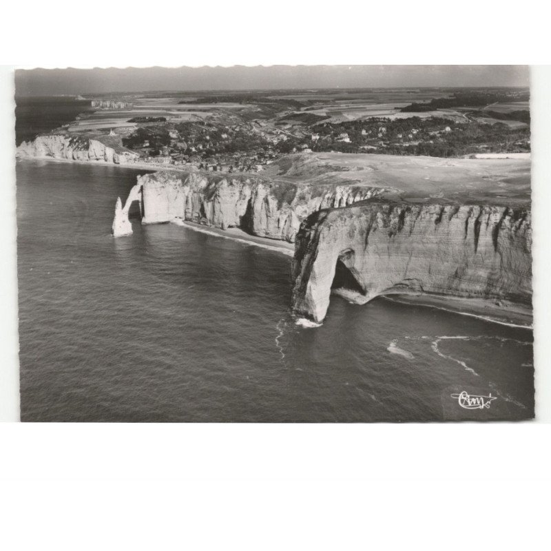 ETRETAT: les trois portes et l'aiguille vue aérienne 10x15 - très bon état