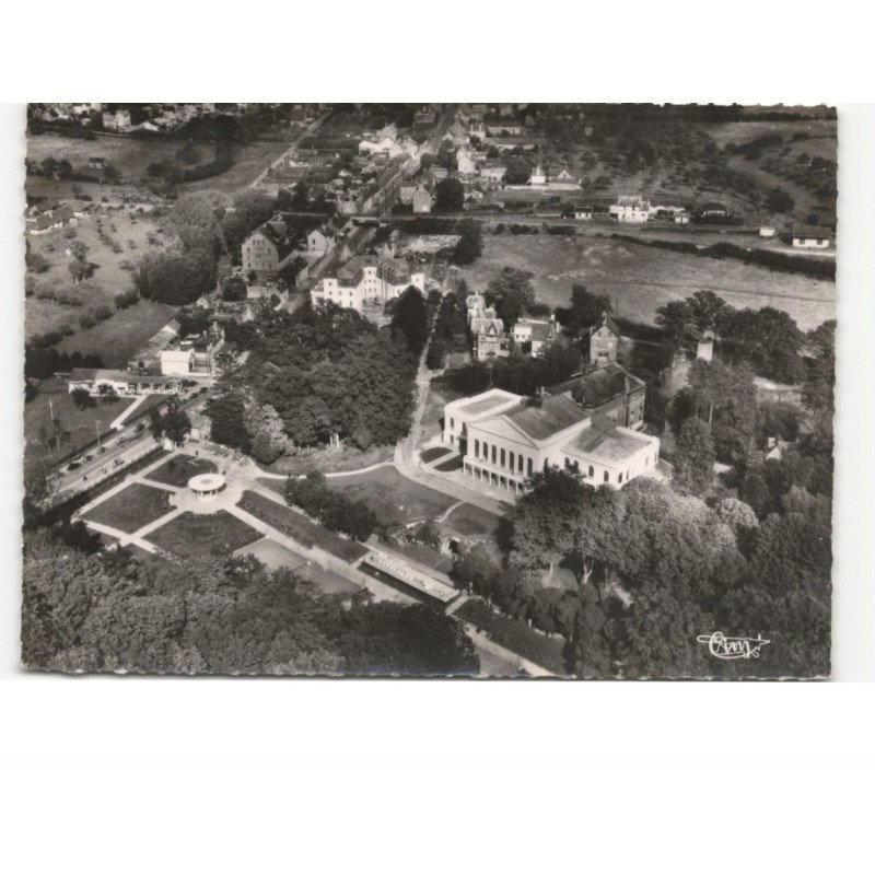FORGES-les-EAUX: le casino vue aérienne 10x15 - très bon état