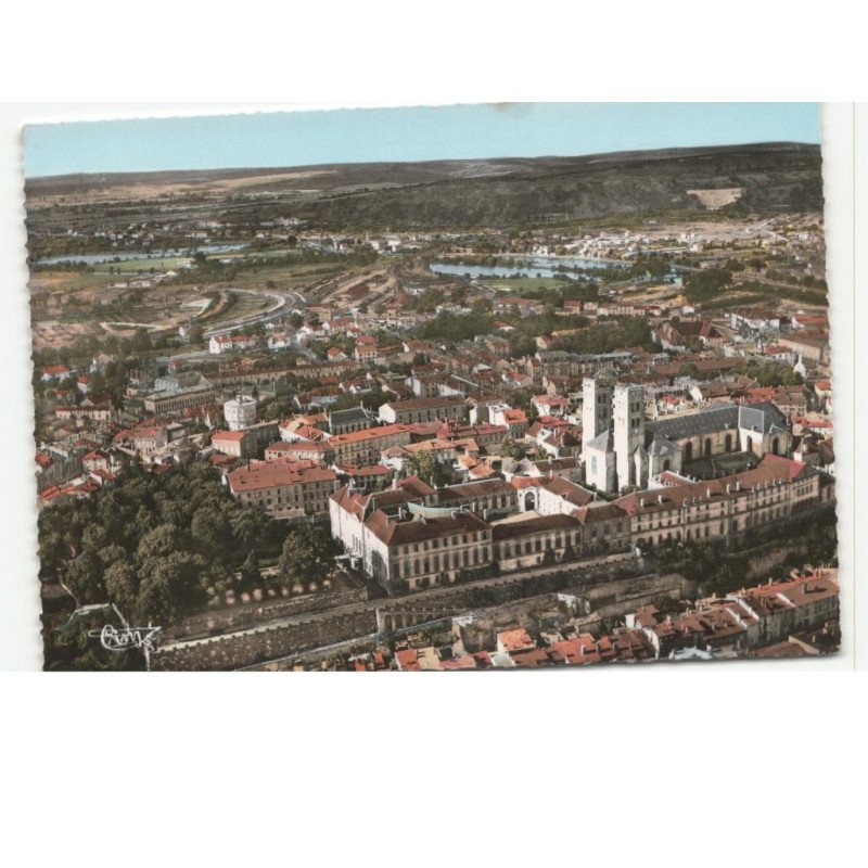 VERDUN: cathédrale et evêché vue aérienne 10x15 - très bon état