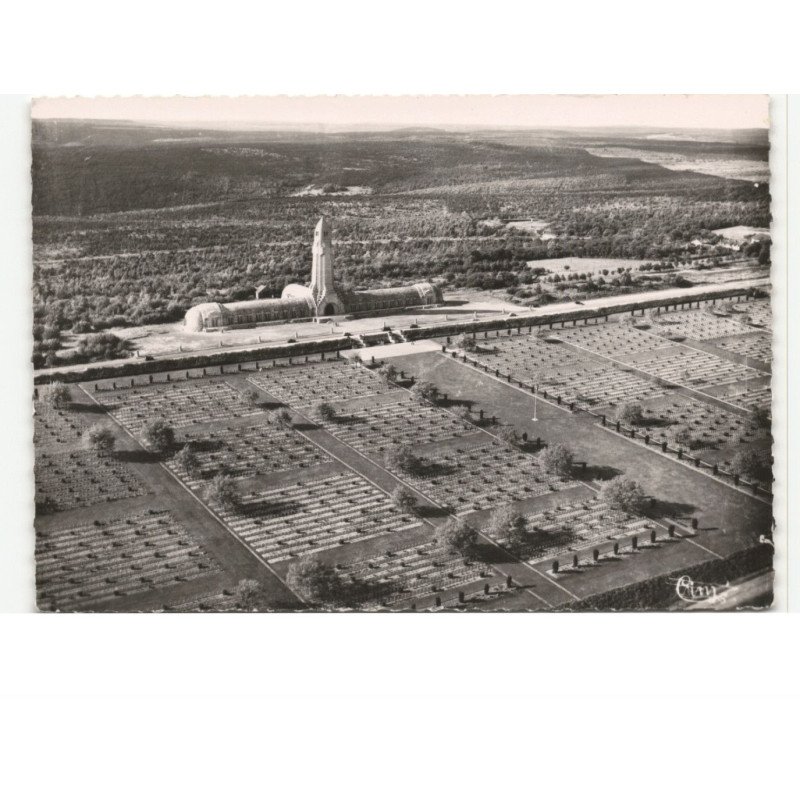 VERDUN: du cimetière et de l'ossuaire de douaumont à droite vue aérienne 10x15 - très bon état