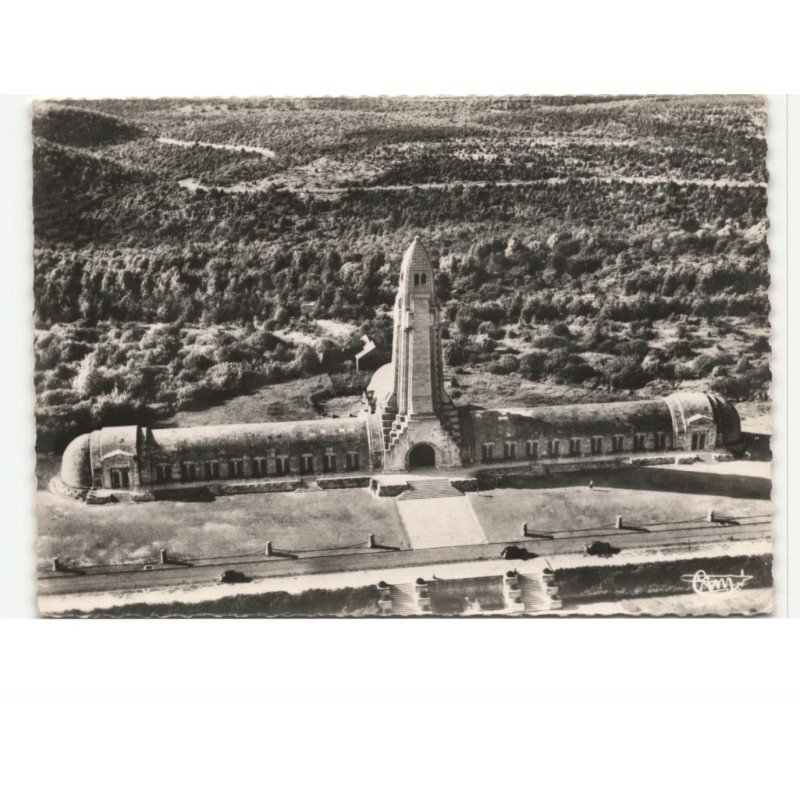 VERDUN: l'ossuaire de douaumont vue aérienne 10x15 - très bon état