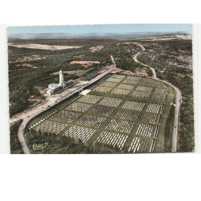 VERDUN: ossuaire et cimetière de douaumont, la tranchée des baïonnettes et le fort vue aérienne 10x15 - très bon état