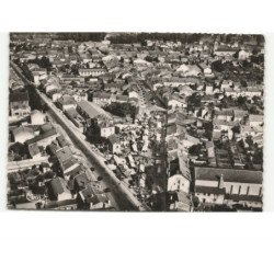 DOMBASLE-sur-MEURTHE: au centre la place du marché, rue carnot et rue nationale vue aérienne 10x15 - très bon état