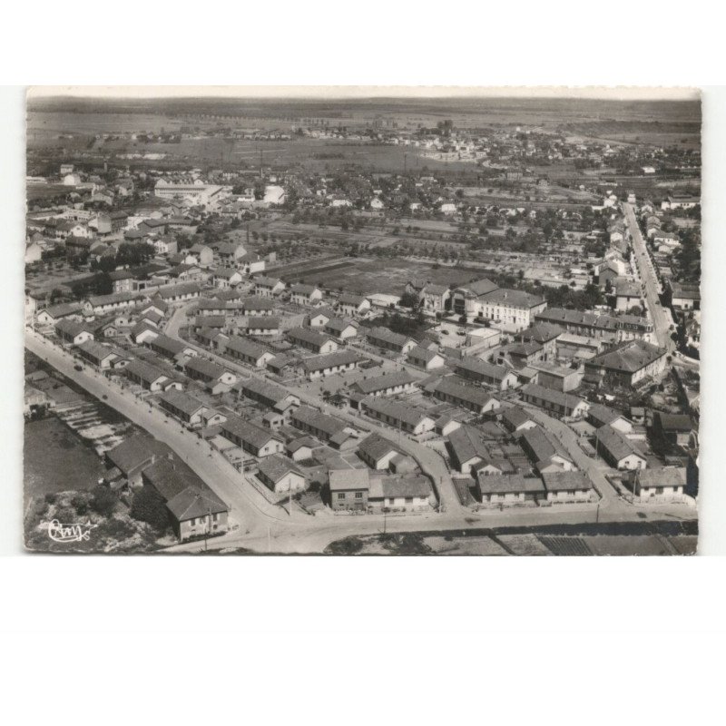 JARNY: vue sur le lotissement vue aérienne 10x15 - très bon état