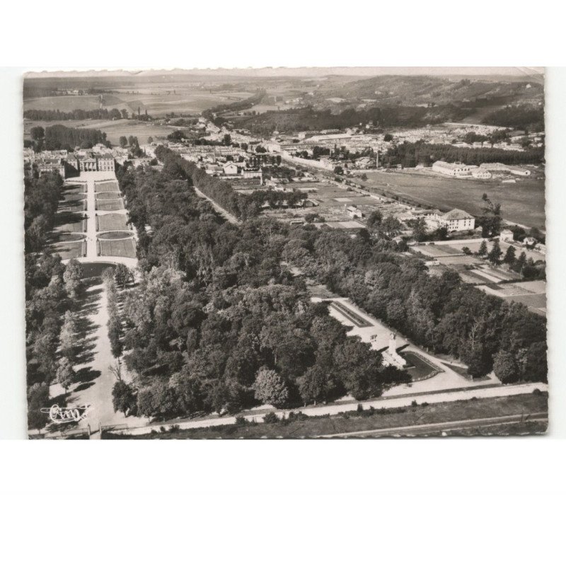 LUNEVILLE: le château et quai des petits bosquets vue aérienne 10x15 - état