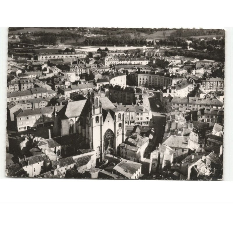 TOUL: église saint-gengoult et place ronde vue aérienne 10X15 - très bon état