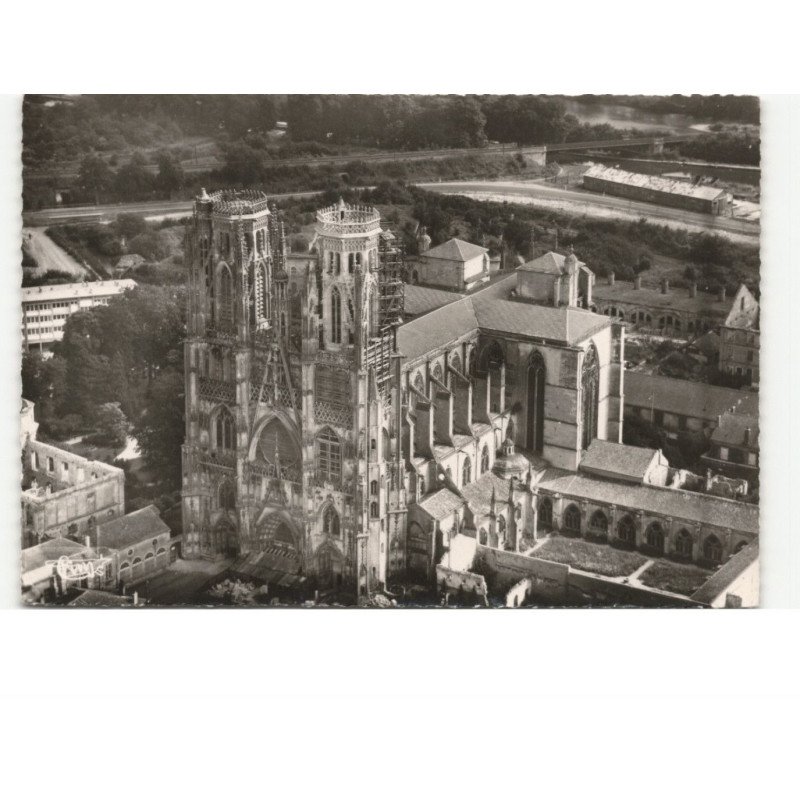 TOUL: la cathédrale vue aérienne 10X15 - très bon état