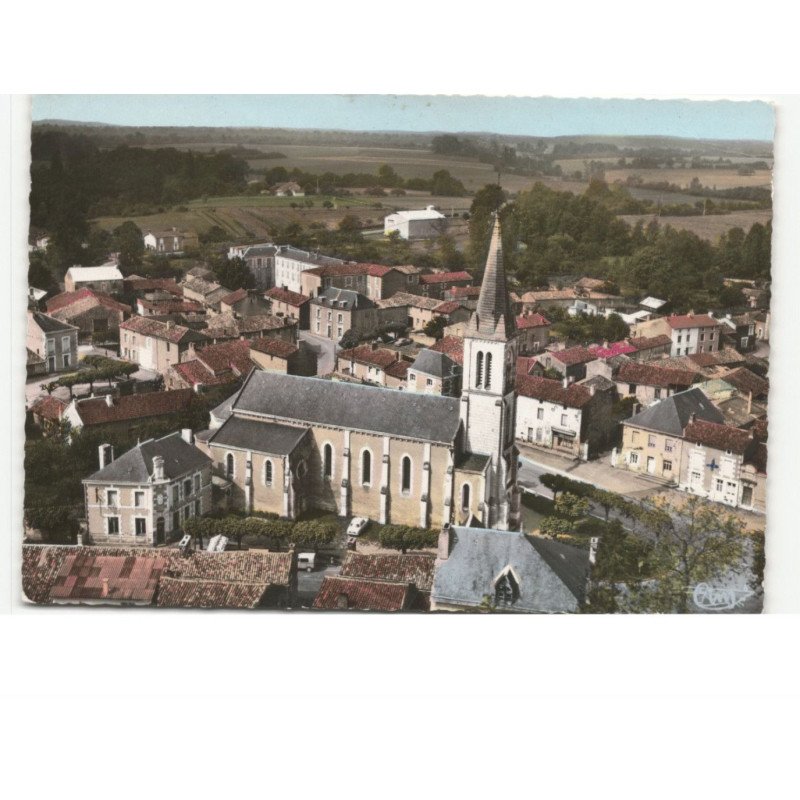 NIEUIL-L'ESPOIR: l'église au centre du bourg vue aérienne 10x15 - très bon état