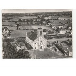 BAZOGES-en-PAILLERS: l'église et les écoles vue aérienne 10x15 - très bon état