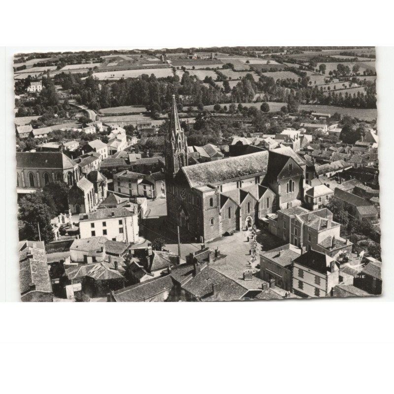 CHAVAGNES-en-PAILLERS: quartier de l'église vue aérienne 10x15 - très bon état