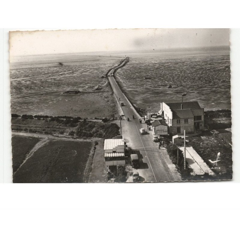 VENDEE: le relais et passage du gois vue aérienne 10x15 - très bon état
