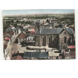 GENUSSON: la place de l'église vue aérienne 10x15 - très bon état