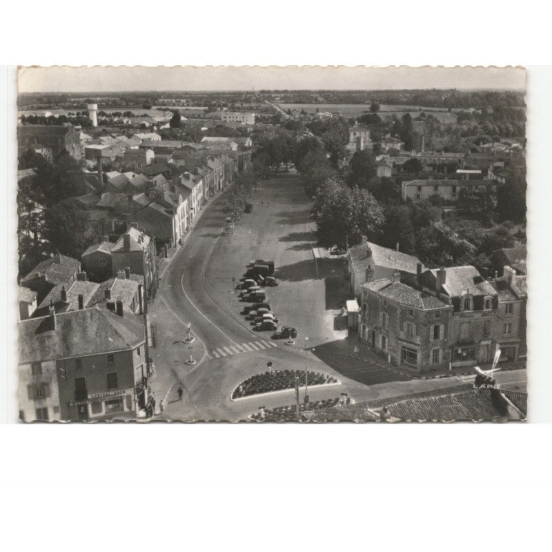 MONTAIGU: le rond-point et champ de foire vue aérienne 10x15 - très bon état