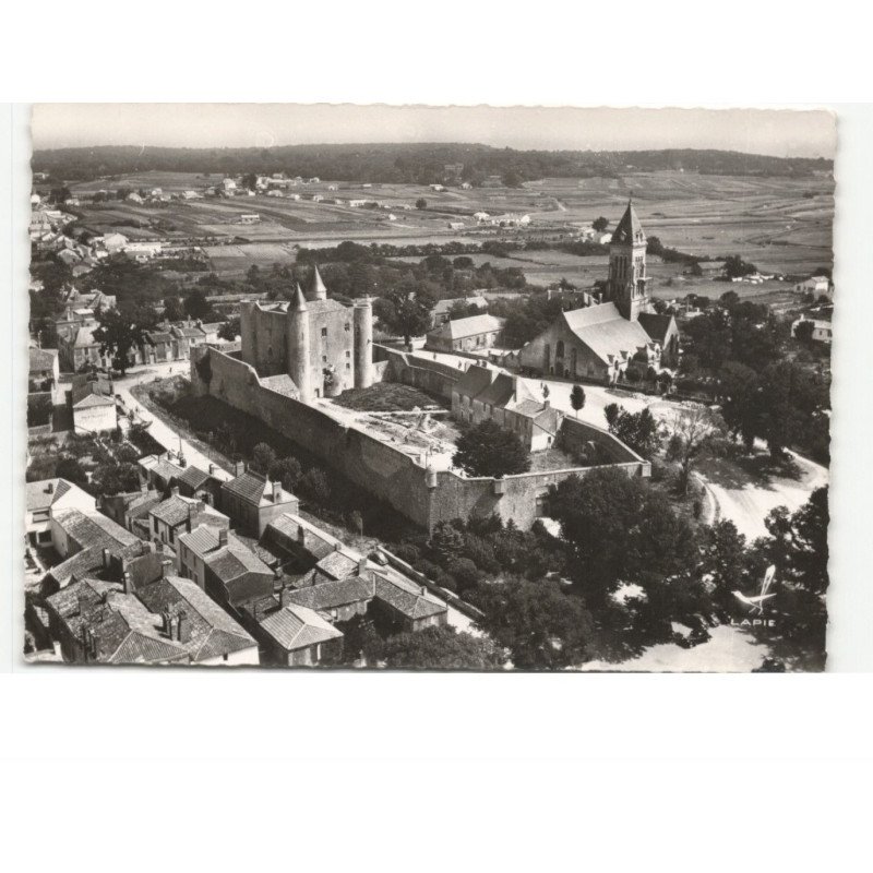 NOIRMOUTIER EN L'ILE: le château et l'église saint-philbert vue aérienne 10x15 - très bon état