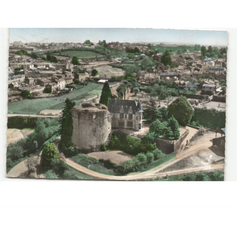 MORTAGNE-sur-SEVRE: le vieux château vue aérienne 10x15 - état