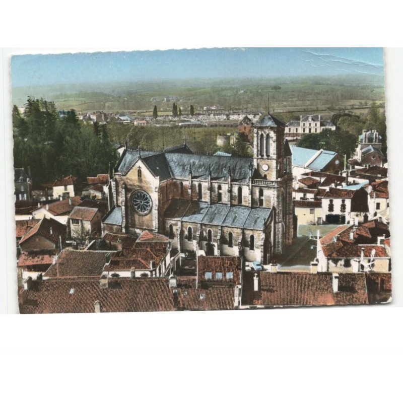 MONTAIGU: l'église vue aérienne 10x15 - état