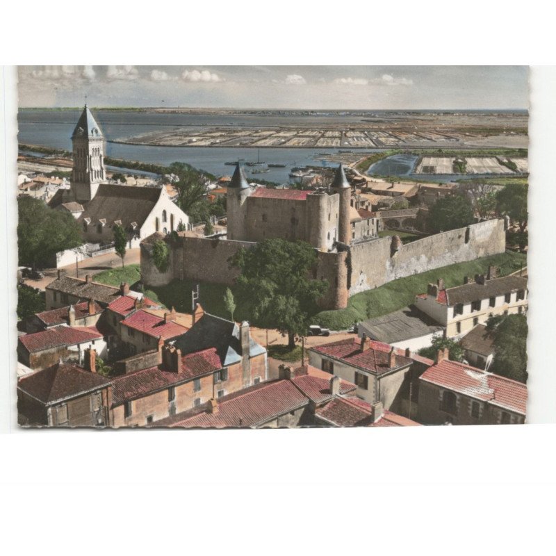 ILE DE NOIRMOUTIER: le château et l'église saint-philbert vue aérienne 10x15 - très bon état
