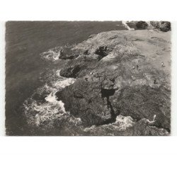 SION-sur-L'OCEAN: SAINT-HILAIRE-de-RIEZ: les rochers du trou du diable vue aérienne 10x15 - très bon état
