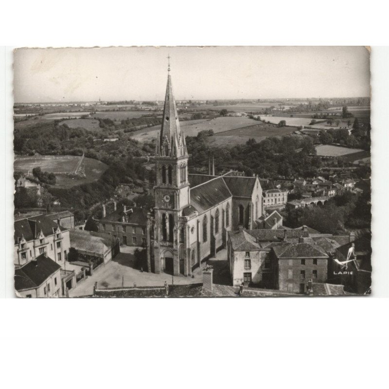 TIFFAUGES: l'église vue aérienne 10x15 - très bon état