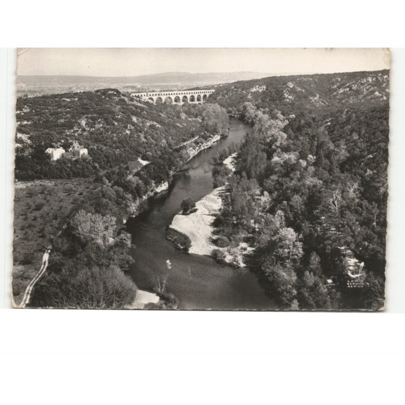 PONT-du-GARD: l'aqueduc romain sur le gard vue aérienne 10x15 - très bon état