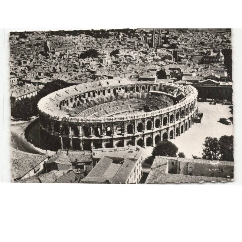 NIMES: les arènes vue aérienne 10x15 - très bon état