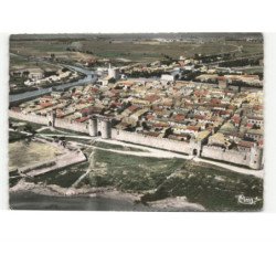 AIGUES-MORTES: cité du moyen-âge, porte de la reine, tour de constance et les canaux vue aérienne 10x15 - très bon état