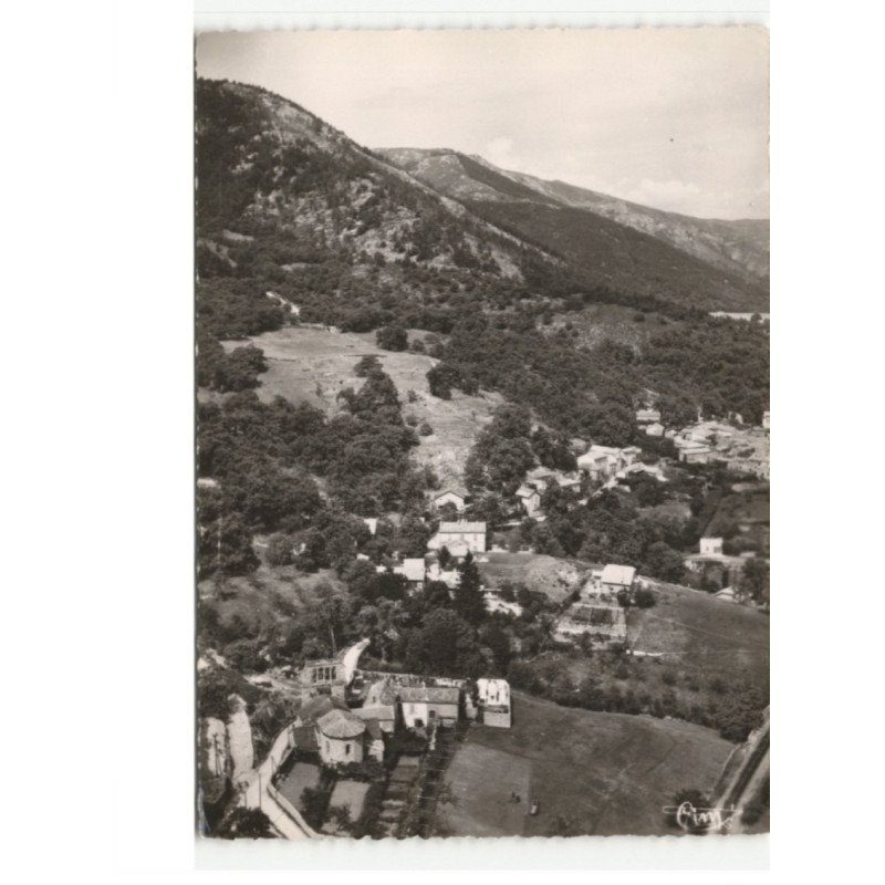 CONCOULES: station estival vue générale au 1er plan l'église au fond le mont lozère vue aérienne 10x15 - très bon état
