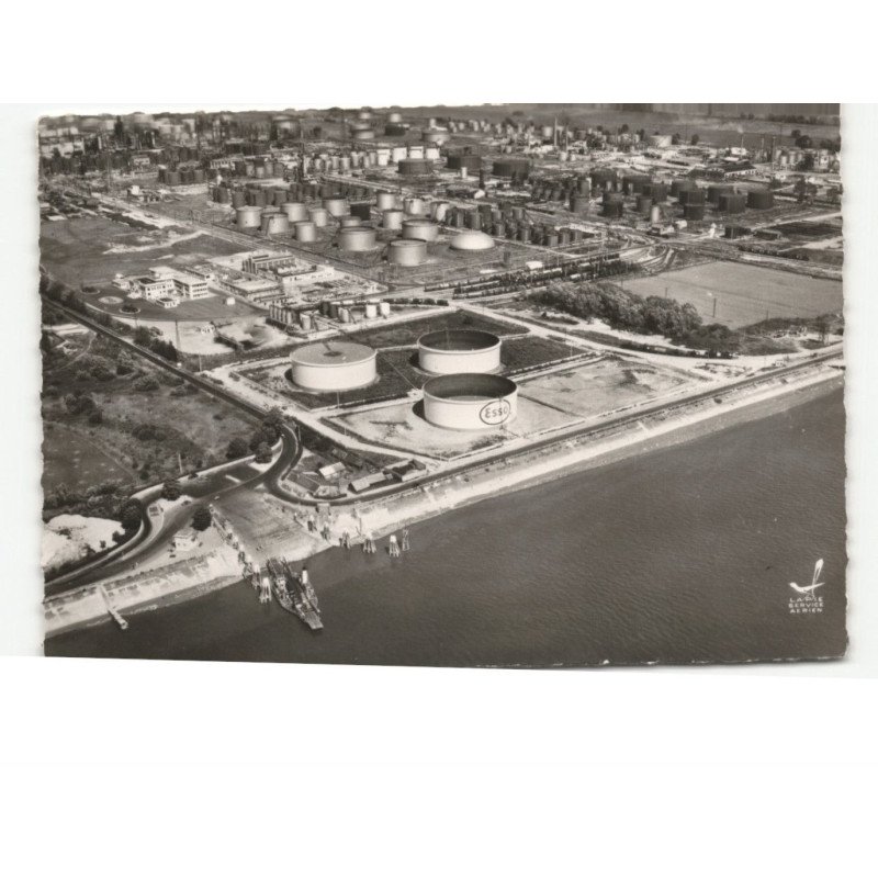 NOTRE-DAME-de-GRAVENCHON: le bac sur la seine et vue d'ensemble des raffineries vue aérienne 10x15 - très bon état