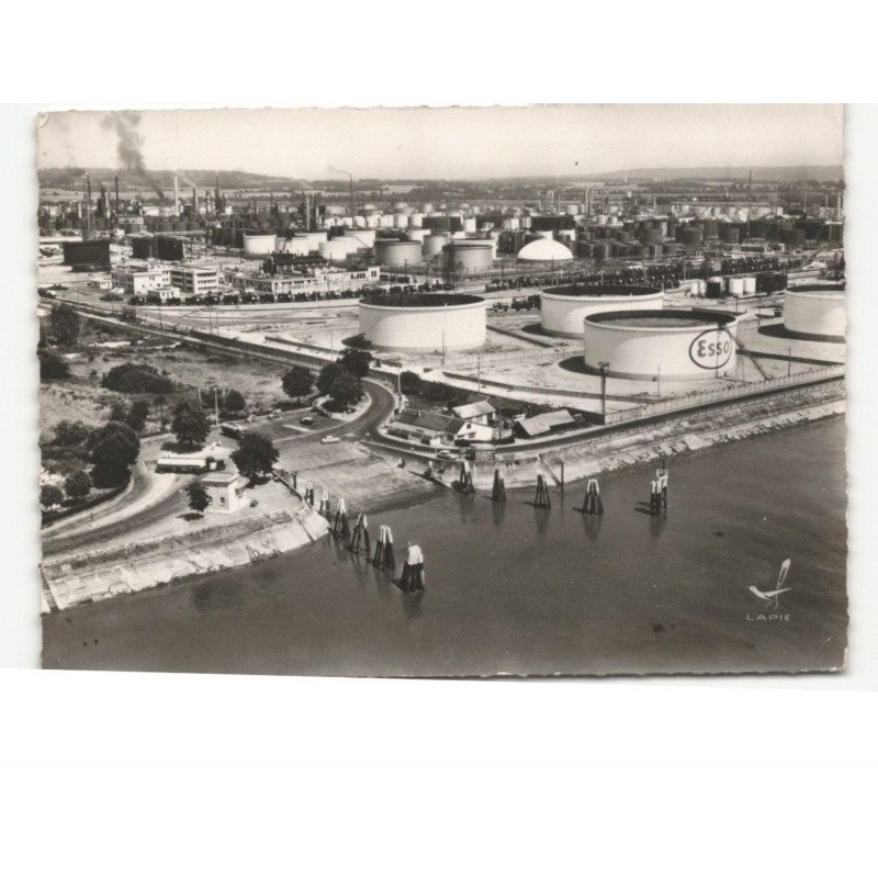 NOTRE-DAME-de-GRAVENCHON: les raffineries de pétrole de port jérôme vue aérienne 10x15 - très bon état
