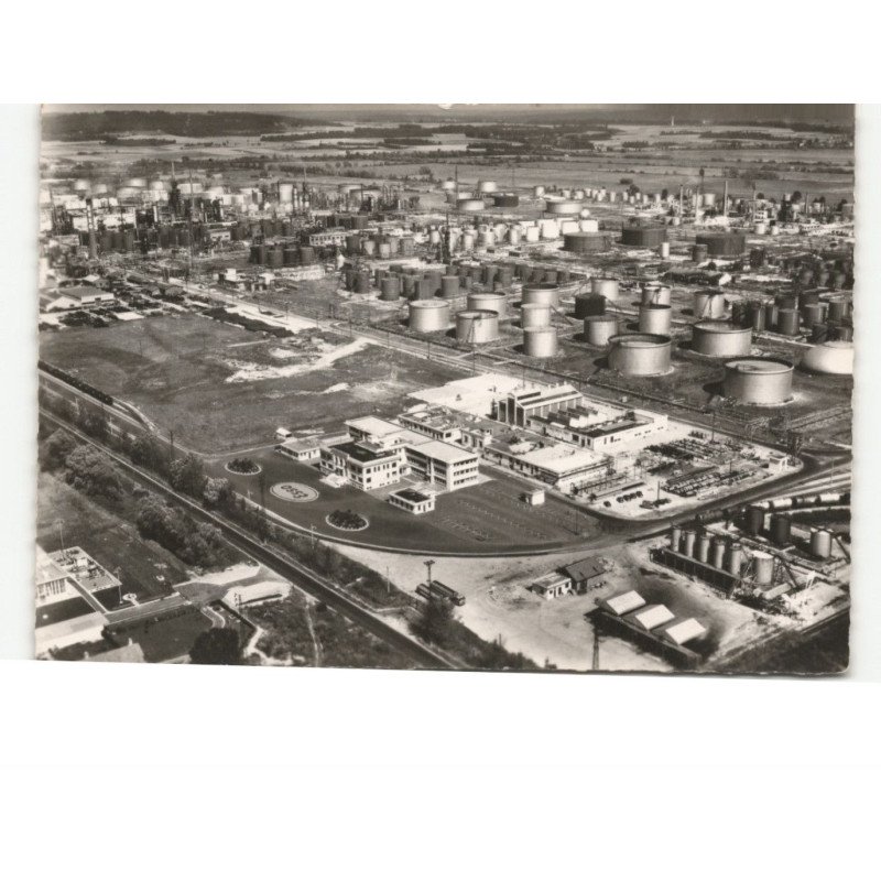 NOTRE-DAME-de-GRAVENCHON: vue générale des raffineries vue aérienne 10x15 - très bon état