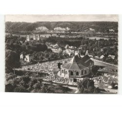 JUMIEGES: l'église et au fond l'abbaye M.H. du XIIe siècle vue aérienne 10x15 - très bon état