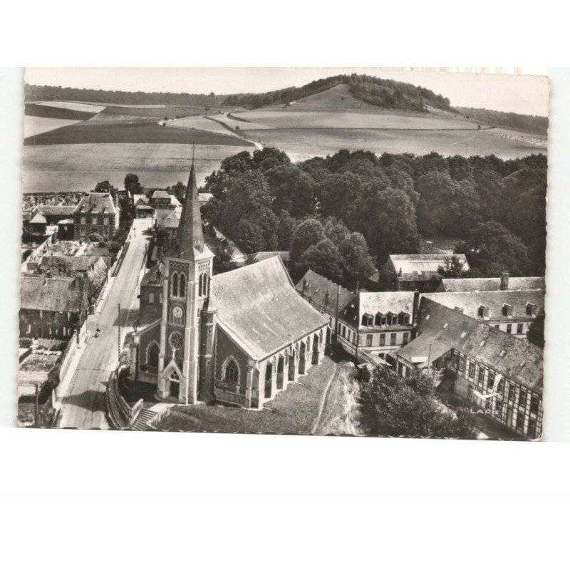 MESNIERES-en-BRAY: l'église vue aérienne 10x15 - très bon état