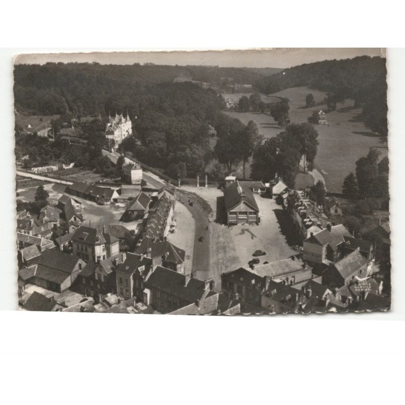 PAVILLY: place du marché et le château vue aérienne 10x15 - très bon état