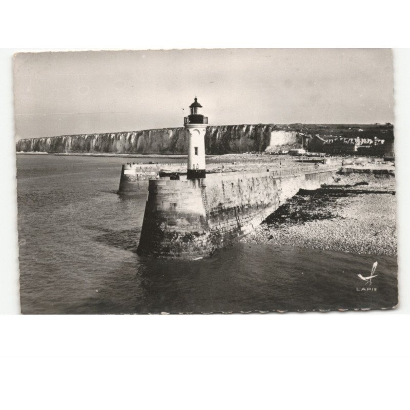 SAINT-VALERY-en-CAUX: le phare de la jetée vue aérienne 10x15 - très bon état