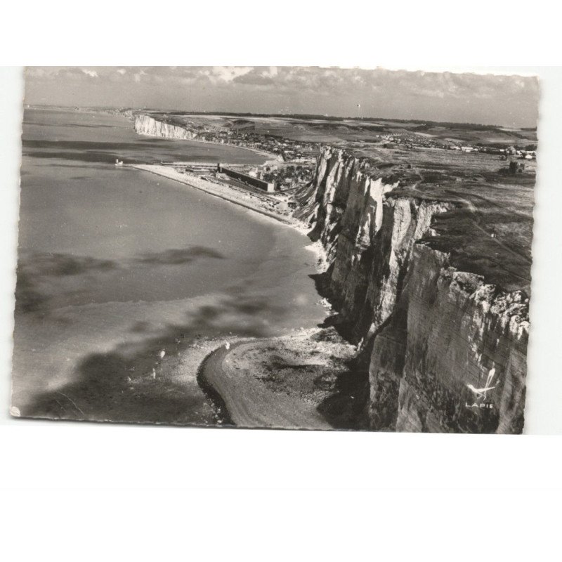LE TREPORT: les falaises et la plage vue aérienne 10x15 - très bon état