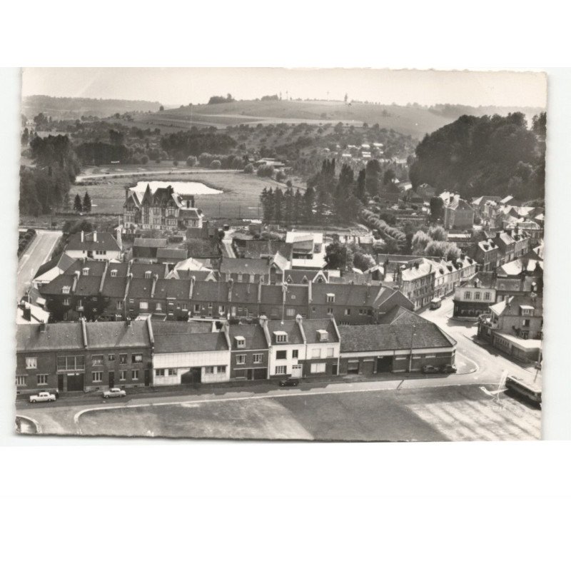 AUMALE: place de la libération vue aérienne 10x15 - état