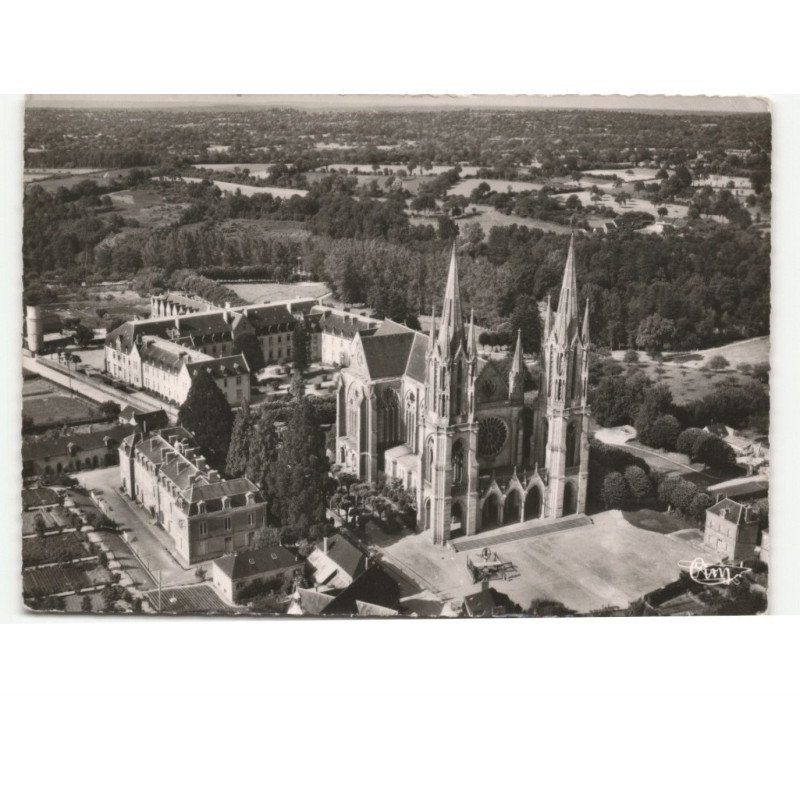 PONTMAIN: la basilique et le juniorat des O.M.I. vue aérienne 10x15 - très bon état