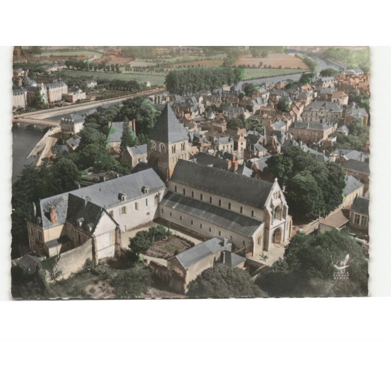 CHATEAU-GONTIER: l'église saint-jean vue aérienne 10x15 - très bon état