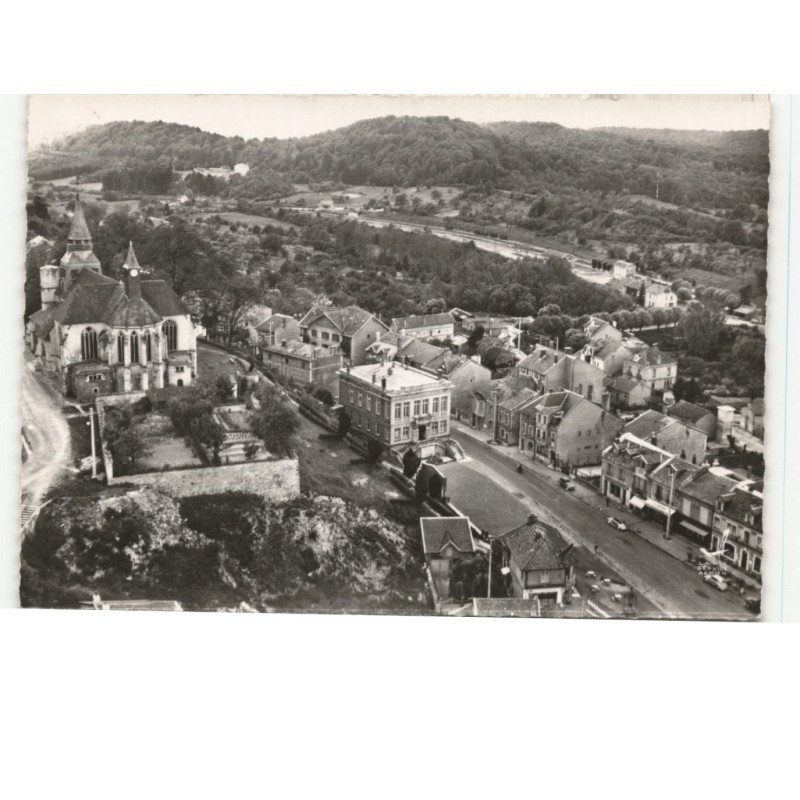 CLERMONT-en-ARGONNE: église et hôtel de ville vue aérienne 10x15 - très bon état