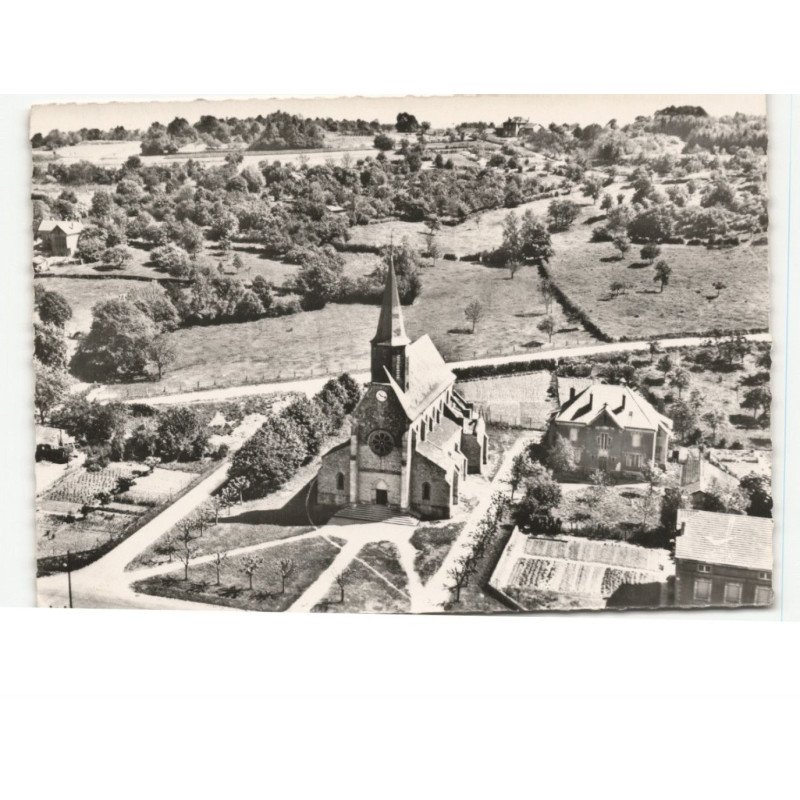 MONTFAUCON: l'église vue aérienne 10x15 - très bon état