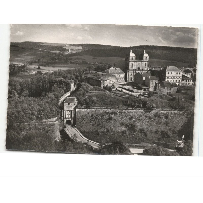 MONTMEDY: la ville haute et le pont levis vue aérienne 10x15 - très bon état