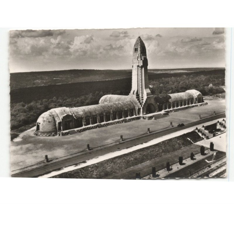 VERDUN: l'ossouaire de douaumont vue aérienne 10x15 - très bon état