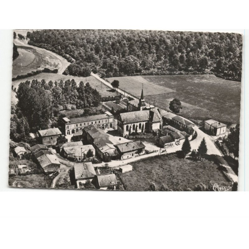 BENOITEVAUX: sanctuaire et abri des pélerins vue aérienne 10x15 - très bon état